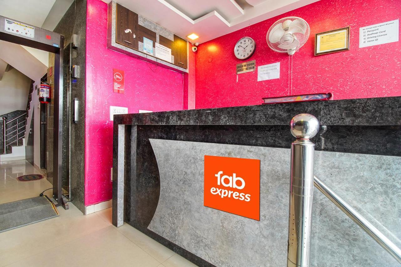 Fabexpress Tp Suite Near Igi Airport Нью-Дели Экстерьер фото