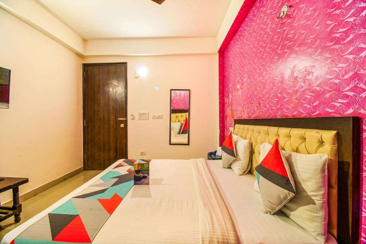 Fabexpress Tp Suite Near Igi Airport Нью-Дели Экстерьер фото